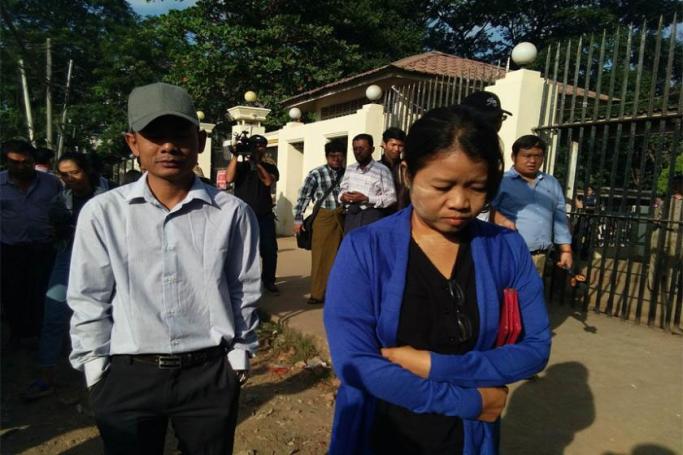Former police captain Moe Yan Naing with wife Daw Tu Tu and brother U Ye Wint Naing in front of Insein Prison on January 2, 2019. Photo: Myanmar Now