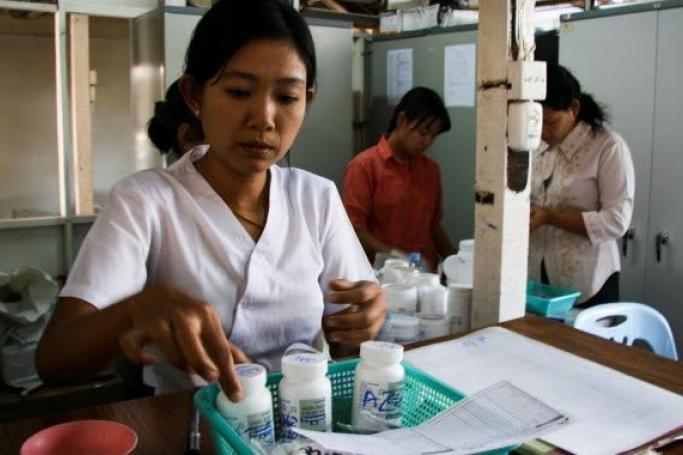 Staff at work in the dispensary of one of the MSF clinics providing medical care and treatment for patients with HIV/AIDS, tuberculosis or sexually transmitted diseases in Yangon. Photo: P.K. Lee/MSF
