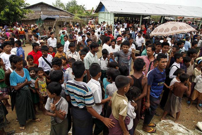 Muslims gather at Thet Kel Pyin Muslim IDPs (Internally displaced person) camp during the visit of former UN secretary general Kofi Annan (not in picture) to Rakhine State near capital Sittwe, western Myanmar, 07 September 2016. Photo: Nyunt Win/EPA
