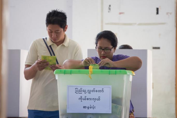 (File) A Myanmar voter casts her ballot at a polling centre in Mandalay on November 8, 2015. Photo: AFP
