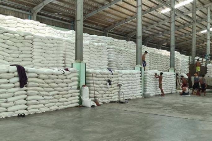 Workers are stockpiling rice bags as exporters have to sell 10 per cent of total export volume for country’s reserved rice. Photo: MRF