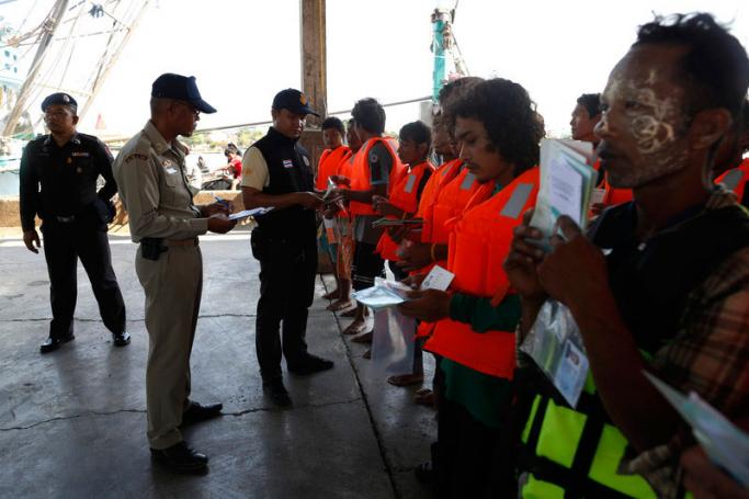 (File) Thai Marine police officers inspect documents and work permits from Myanmar migrant fishermen at a fishing port in Samut Sakhon province, Thailand, 19 March 2018. Photo: Rungroj Youngrit/EPA