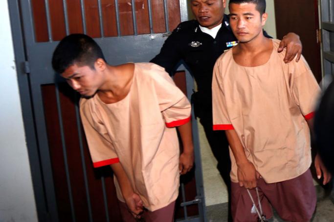 Myanmar migrant workers, who are accused of the killing two two British tourists, Zaw Lin (R) and Wai Phyo (L) are escorted by a Thai police officer after they were sentenced to death at the Samui Provincial Court, on Koh Samui Island, Surat Thani province, southern Thailand, 24 December 2015. Photo: Rungroj Yongrit/EPA
