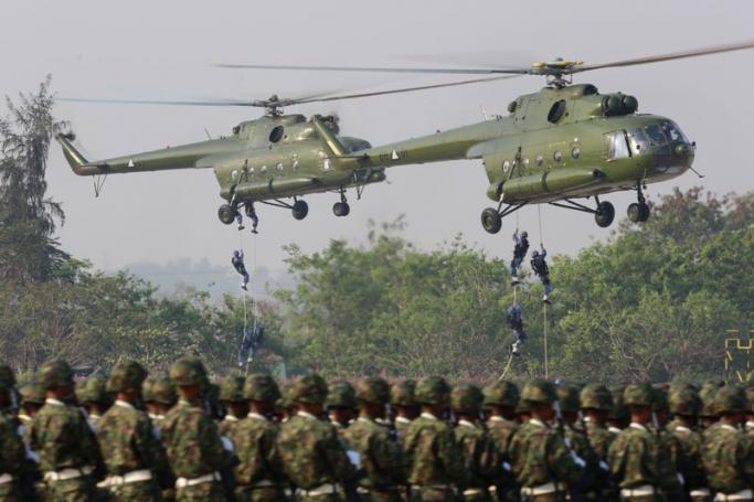Myanmar Navy Seals descend from helicopters as military soldiers parade on the occasion of the 70th Armed Forces Day in Nay Pyi Taw, Myanmar, 27 March 2015. Photo: Lynn Bo Bo/EPA
