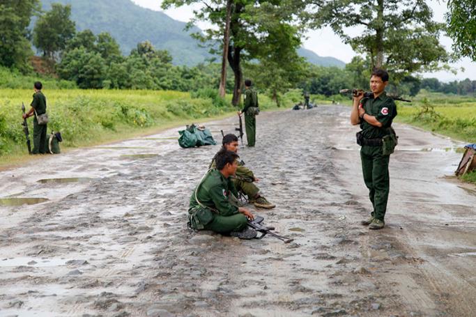 Myanmar Military troops take control the road along Kyee Ken Pyin police border guard post near Maungdaw town of Bangladesh-Myanmar border, Rakhine State, western Myanmar, 13 October 2016. Photo: Nyunt Win/EPA
