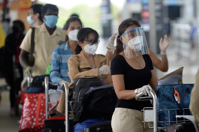 Myanmar nationals queue before checking-in for a special flight to Yangon after the government eased a nationwide lockdown imposed as a preventive measure against the COVID-19 coronavirus, at Anna International Airport in Chennai on May 24, 2020. Photo: AFP