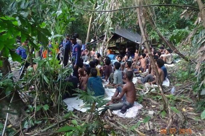 Myanmar navy rescued 102 migrants from an islet near Kawthoung Township, Taninthayi region. Photo: Myanmar Navy
