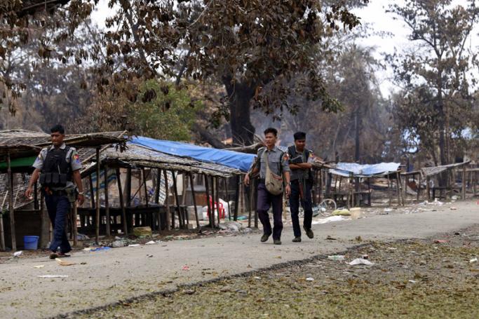 Myanmar police on the street at Alel Than Kyaw village in Maungdaw township, Rakhine State, western Myanmar, 07 September 2017. Photo: Nyein Chan Naing/EPA-EFE