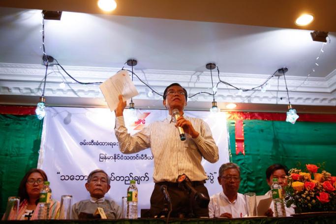 Aung Hla Tun, Vice-Chairman of Myanmar Press Council, talks to media during the press conference about the two arrested journalists in Yangon, Myanmar, 20 December 2017. Photo: Lynn Bo Bo/EPA-EFE
