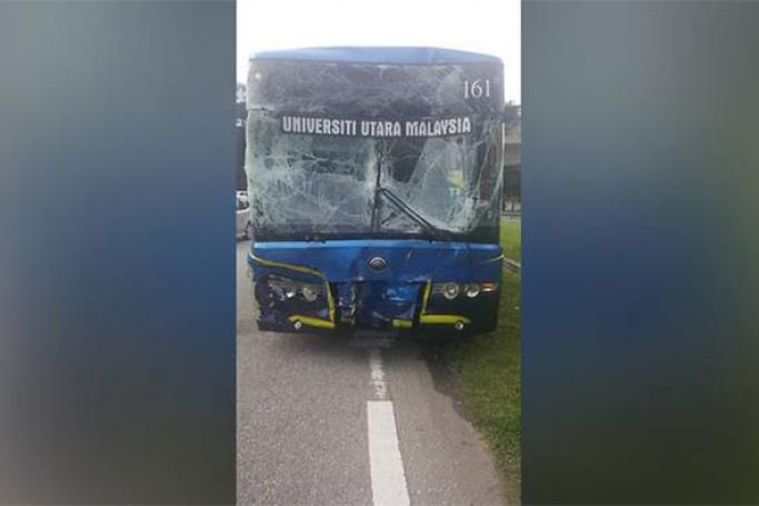 One of the buses carrying SEA Games squash players that was involved in a crash with another bus. Photo: Malaysian police
