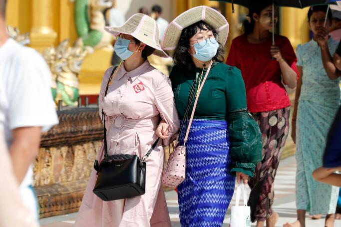 Tourists wear masks as they visit the Shwedagon pagode in Yangon, Myanmar. Photo: Nyein Chan Naing/EPA