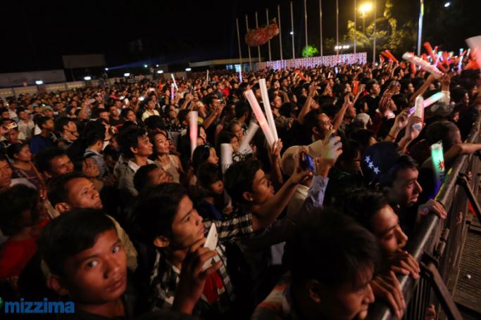 The evening of December 31 saw many events around the the country as people welcomed in the the New Year 2016 in Myanmar. Photo: Thet Ko/Mizzima
