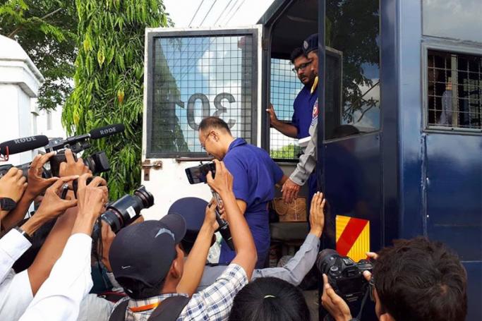 Singapore journalist Lau Hon Meng and Myanmar freelance journalist Aung Naing Soe arrive for a hearing on their trial at Zabu Thiri Court in Nay Pyi Taw 27 November 2017. Photo: Min Min/Mizzima
