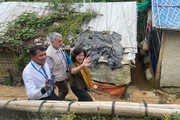 United Nations Special Envoy on Myanmar, Noeleen Heyzer (R) visits a Rohingya refugee camp in Ukhia on August 23, 2022. Photo: AFP.