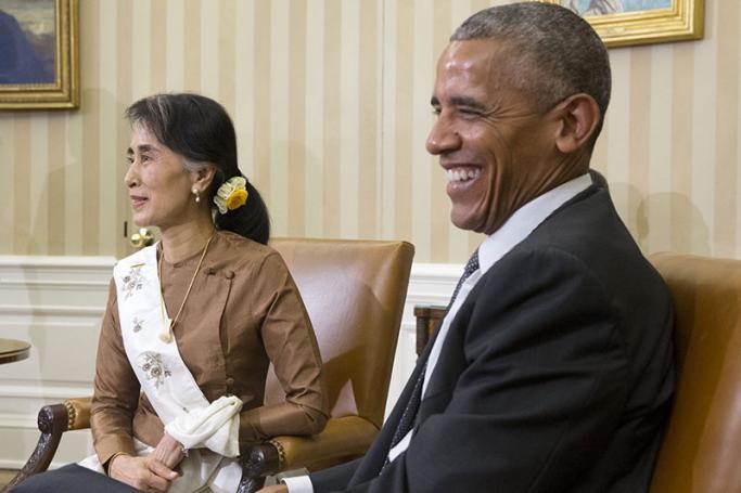 State Counsellor of Myanmar Aung San Suu Kyi (L) and US President Barack Obama (R) meet in the Oval Office of the White House in Washington, DC, USA, 14 September 2016. Photo: Michael Reynolds/EPA

