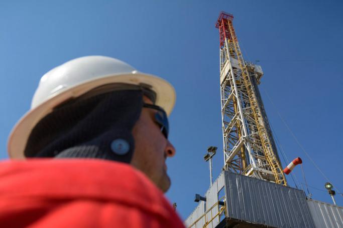 A worker next to an oil drilling rig of Mol Plc in Hosszupalyi, 253 km east of Budapest, Hungary. Photo: EPA
