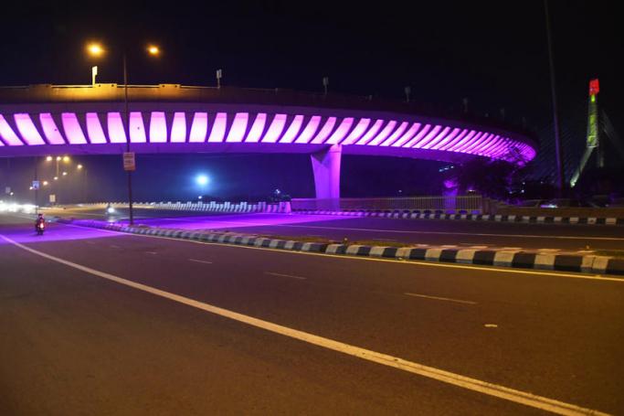 General view of an almost deserted road near the Signature Bridge during the nationwide lockdown due to the ongoing coronavirus COVID-19 pandemic in New Delhi, India, 24 April 2020. Photo: EPA