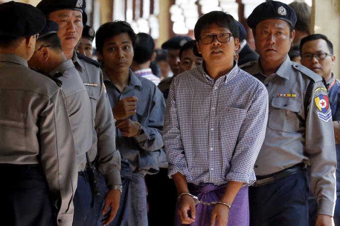 Detained Reuters journalist Wa Lone (2-R) and Kyaw Soe Oo (2-L) are escorted by police as they leave the court after the hearing in Yangon, Myanmar, 01 February 2018. Photo: Nyein Chan Naing/EPA-EFE
