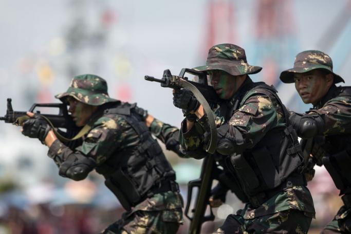People's Liberation Army (PLA) commandos aim during an exercise at an open day event at the Ngong Shuen Chau Barracks in Hong Kong, China, 01 July 2015. Photo: Jerome Favre/EPA

