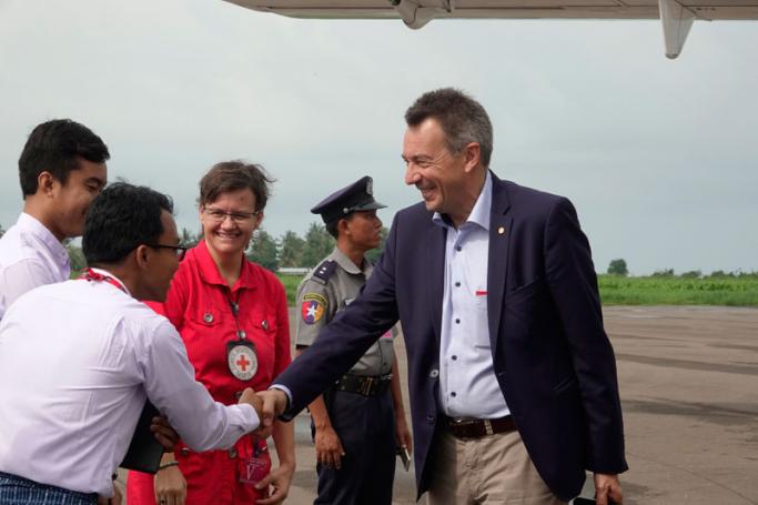 Peter Maurer (R), Chairman of International Committee of the Red Cross (ICRC) shakes hands with ICRC office staff as he arrives at Sittwe Airport in sittwe, Rakhine state, Western Myanmar, 26 June 2018. Photo: Nyunt Win/EPA-EFE
