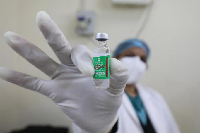 An Indian Health official displays a Covishield COVID19 vaccine manufactured by the Serum Institute of India at Dr. Rajendra Prasad Government Medical Collage Tanda Himachal Pradesh, India, 18 January 2021. Photo: EPA