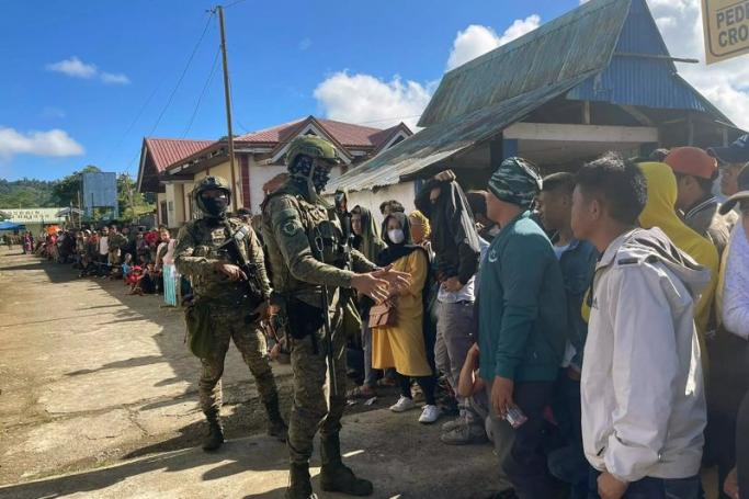 Security forces were on high alert across the Philippines for the village elections / Photo: AFP