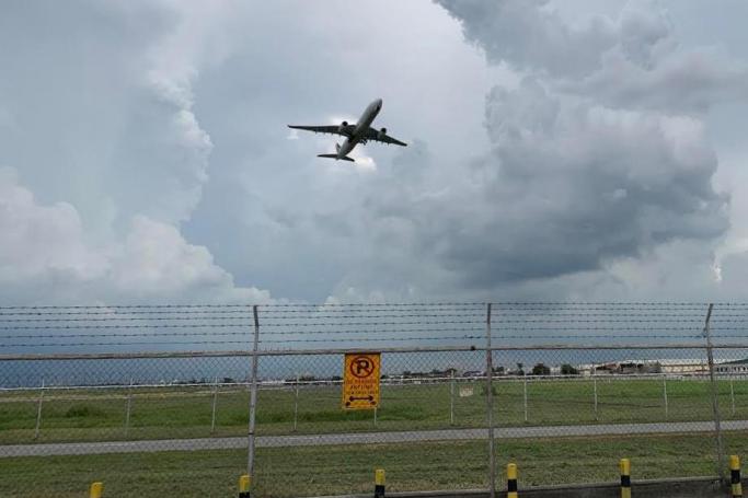 A Philippine Airlines (PAL) airplane takes off from the Manila's international airport, Philippines. Photo: EPA