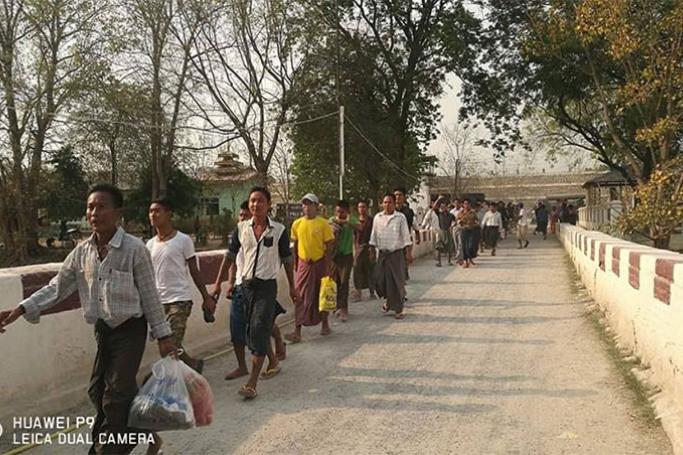 Prisoners released from Mandalay Oe Boe prison on 12 April 2017. Photo: No. 2 Police Station
