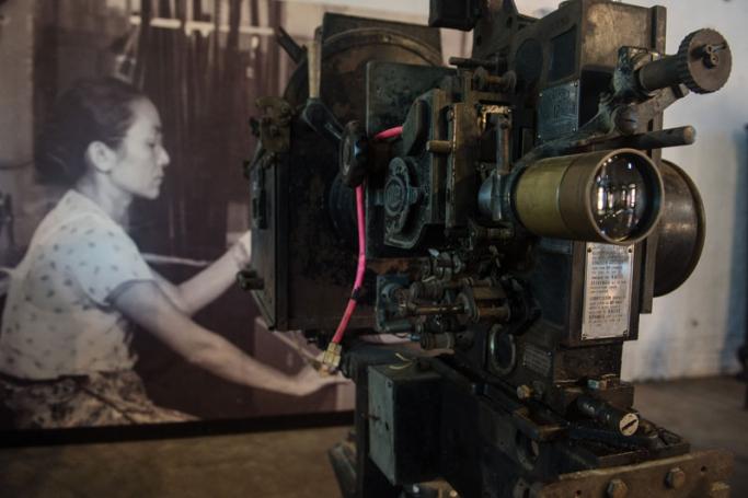 This picture taken on April 12, 2018 shows a vintage movie camera displayed at the Myanmar film heritage exhibition at the historic Secretariat Building in Yangon. Photo: Phyo Hein Kyaw/AFP
