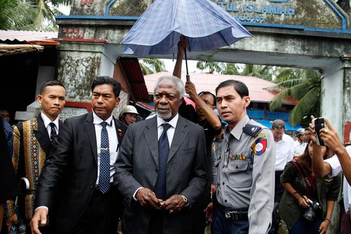 Former UN Secretary-General Kofi Annan (C) arrives to the Aung Mingalar Muslim quarter during his visit to Sittwe, Rakhine State, western Myanmar, 07 September 2016. Photo: Nyunt Win/EPA
