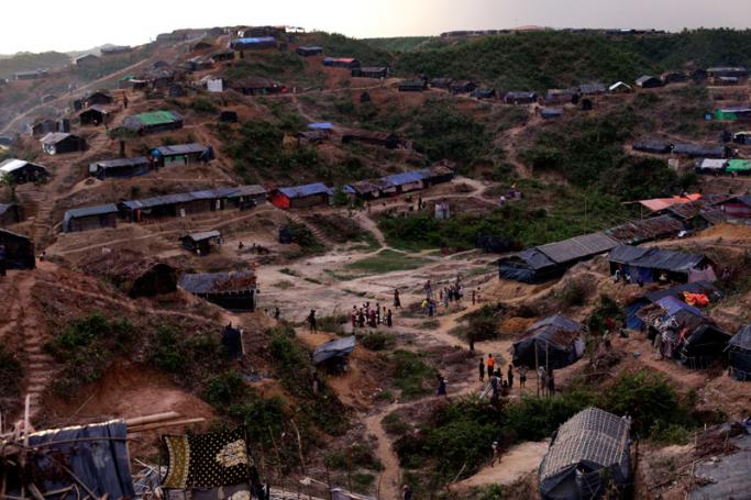 An overview of the tents in a camp at Palongkhali, Ukhiya, Cox's bazar, Bangladesh, 05 October 2017. Photo: Abir Abdullah/EPA-EFE
