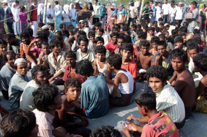 Refugees from Myanmar and Bangladesh are seen in a camp after their rescue by Aceh fisherman in Julok, East Aceh, Sumatra, Indonesia, 20 May 2015. Photo: EPA
