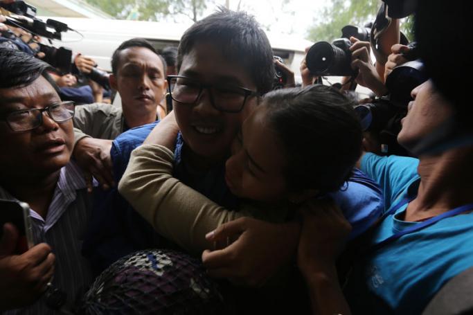 Reuters journalist Wa Lone hugs his wife Panei Mon as he arrives for his trial at Mingaladon township court in Yangon on 27 December 2017. Photo: Thet Ko/Mizzima
