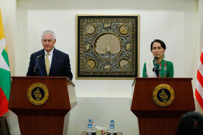 US Secretary of State Rex Tillerson (L) and Myanmar State Counsellor Aung San Suu Kyi (R) attend a joint press conference after their meeting at the Ministry of Foreign Affairs in Naypyitaw, Myanmar, 15 November 2017. Photo: EPA-EFE
