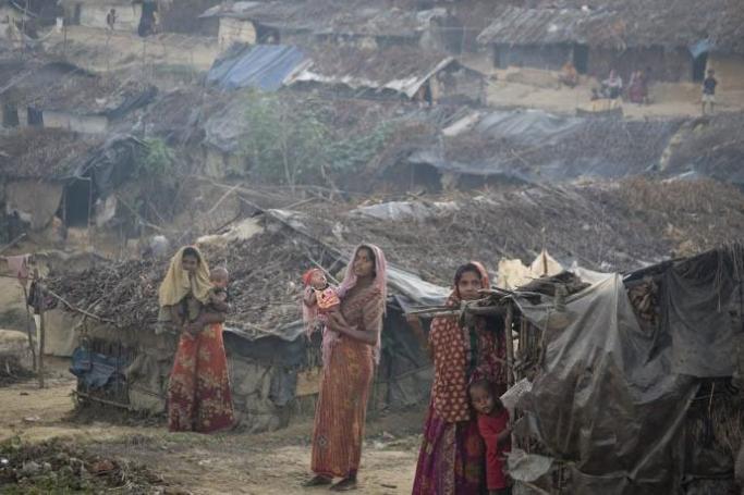 Unregistered stateless Rohingya refugees from Myanmar at an unofficial camp in Bangladesh. Photo: S. Kritsanavarin/UNHCR
