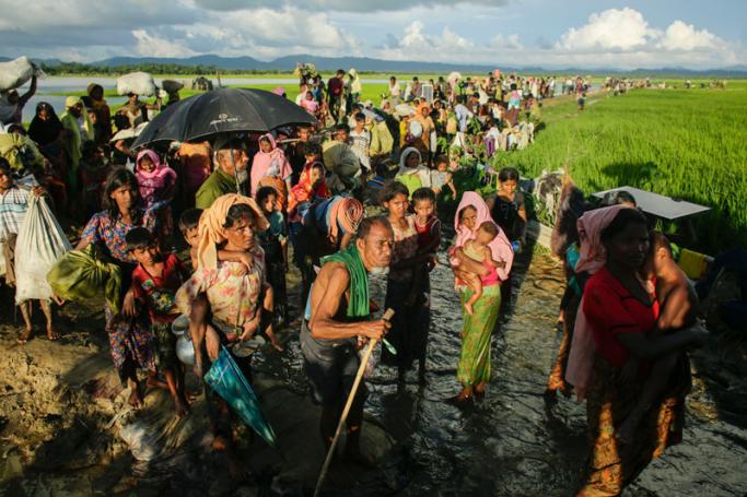 Hundreds of Rohingya enter Bangladesh from Budichong, Myanmar through the Palongkhali border in Coxsbazar, Bangladesh, 09 October 2017, after crossing the Naf river. Photo: Abir Abdullah/EPA-EFE
