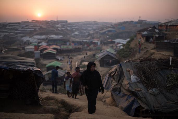 Rohingya Muslim refugees walk through the Kutupalong refugee camp in Cox's Bazar on November 27, 2017. Photo: Ed Jones/AFP
