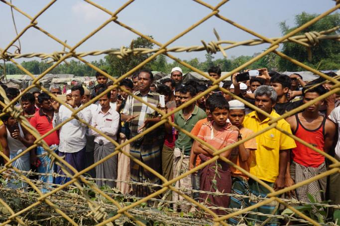 Rohingya Muslims gather behind Myanmar's border lined with barbed wire fences in Maungdaw district, located in Rakhine State bounded by Bangladesh on March 18, 2018. Photo: Joe Freeman/AFP
