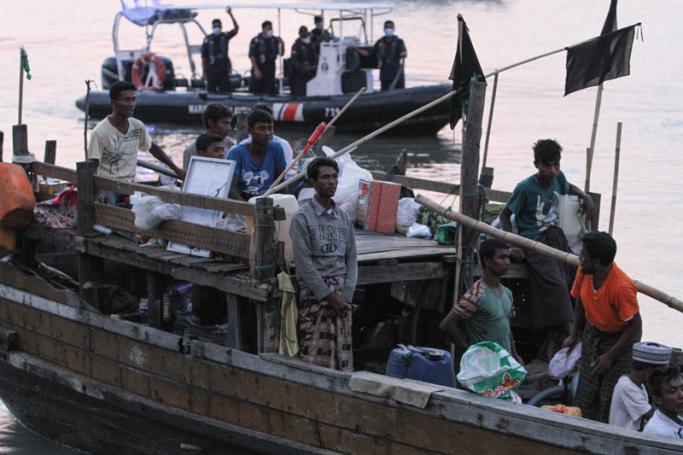 Rohingya refugees detained in Malaysia territorial waters off the island of Langkawi arrive at a jetty in Kuala Kedah, northern Malaysia on April 3, 2018. Photo: AFP

