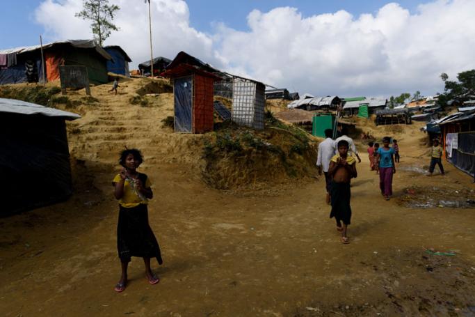 Rohingya children walk through the Balukhali refugee camp near Cox's Bazar, Bangladesh, 12 December 2017. Photo: EPA-EFE
