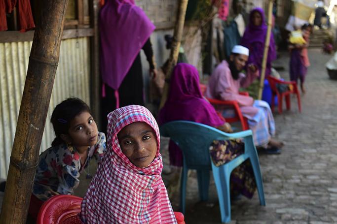 Rohingya refugees look on in a refugee camp in Teknaf, in Bangladesh's Cox's Bazar, on November 26, 2016. Photo: AFP
