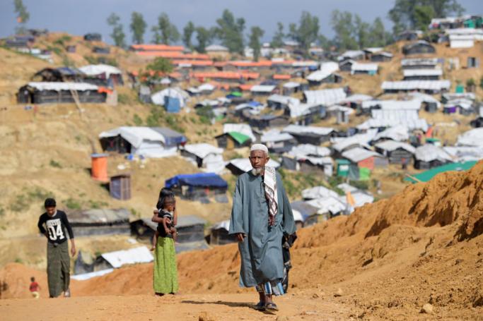 Rohingya refugees walk through the Balukhali refugee camp near Cox's Bazar, Bangladesh, 12 December 2017. Photo: EPA-EFE
