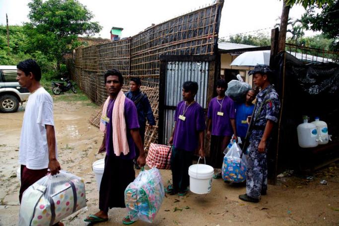 Migrants, who are to be repatriated from Myanmar to Bangladesh, queue at Taung Pyo temporary refugee camp, near the Bangladesh border, in MaungDaw township, Rakhine State, western Myanmar, 08 June 2015. Photo: Nyunt Win/EPA
