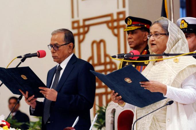 Bangladesh Prime Minister Sheikh Hasina (R) with President Abdul Hamid (L). Photo: EPA
