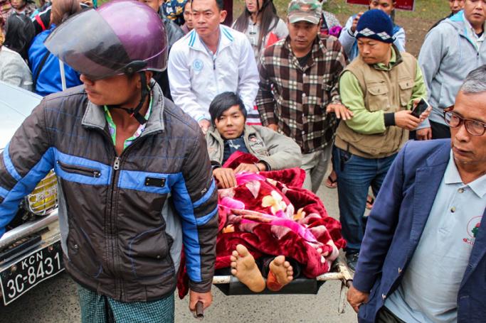 Injured member of community based anti-narcotic campaigners arrives at hospital in Myit Kyi Na, northern Kachin State, Myanmar, 25 February 2016. Photo: Myitkyina News Journal/EPA
