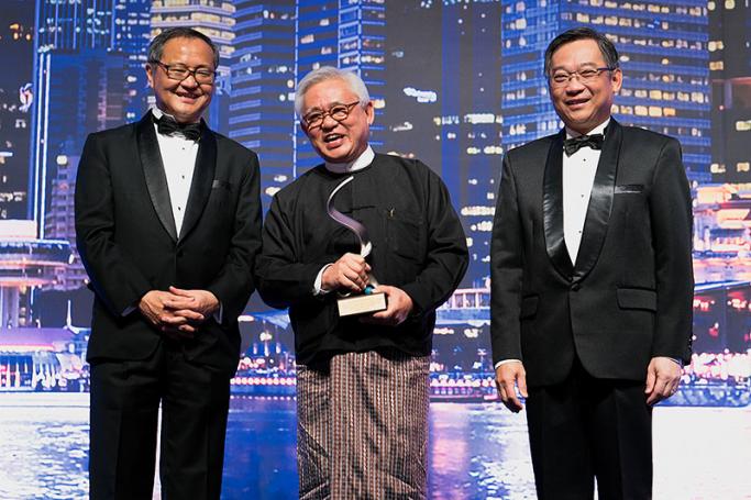 From left to right: Mr Willy Cheng, Chairman, Singapore Institute of Directors, Mr Serge Pun, Executive Chairman, Yoma Strategic Holdings and Mr Gan Kim Yong, Minister for Health.
