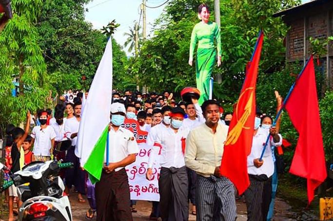 This handout photo taken and released by Dawei Watch on June 19, 2021 shows protesters carrying a cutout of detained Myanmar civilian leader Aung San Suu Kyi while celebrating her birthday and taking part in a demonstration against the military coup in Dawei. Photo: AFP