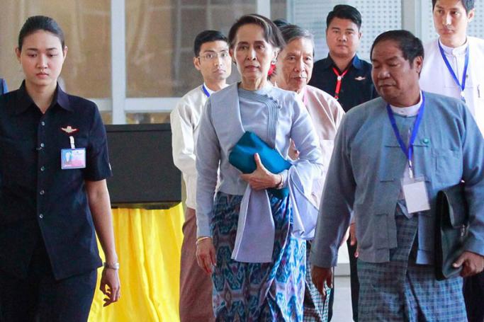 State Counsellor Aung San Suu Kyi (C). Photo: Min Min/Mizzima
