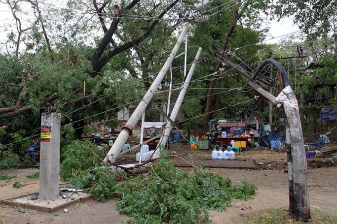 Recent storm damage - Trees and lampsts felled by heavy winds in Mandalay on 1 May 2016. Photo: Bo Bo/Mizzima
