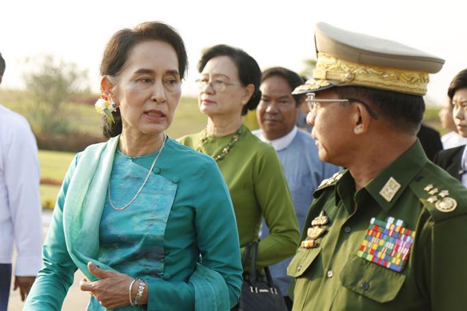 Myanmar State Counselor Aung San Suu Kyi (L), with Senior General Min Aung Hlaing (R). Photo: Hein Htet/EPA
